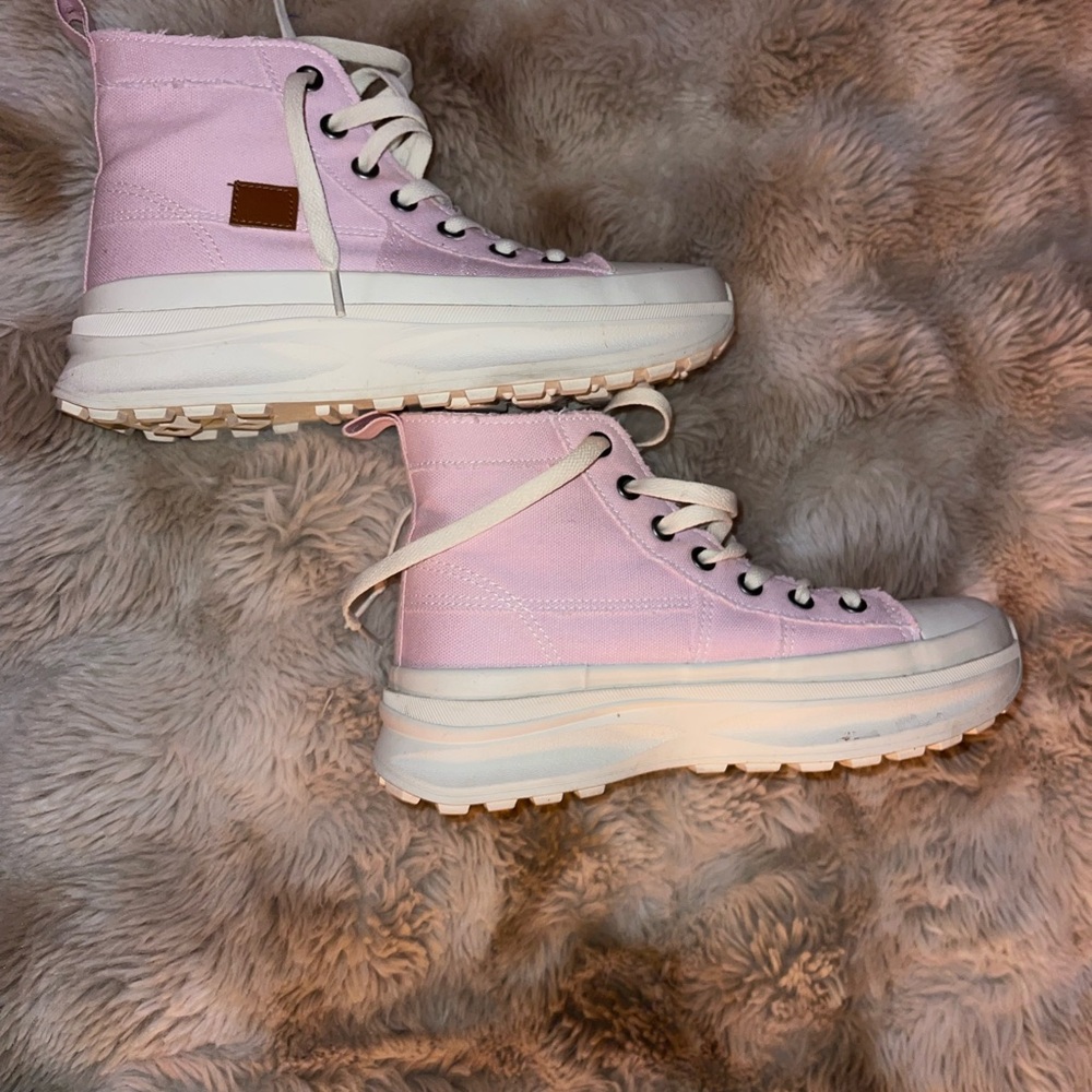 Shoes - Picture 2 of 5